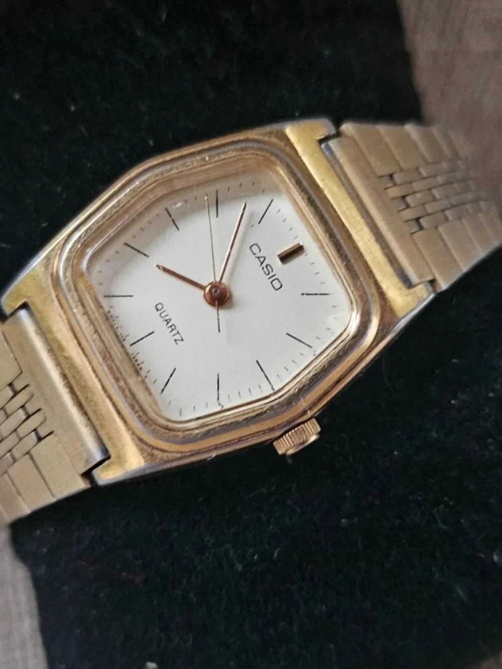 Vintage Seiko Ladies Wristwatch Gold Tone Quartz Analog Wrist Watch